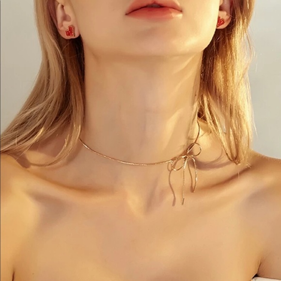 • Lizzi • Bow Tie Choker - Picture 2 of 6